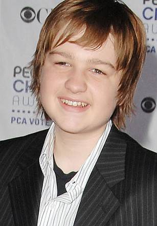 Angus T. Jones la estrella mejor pagada de la televisión