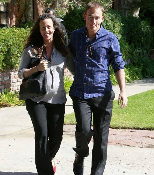 Alanis Morissette una mamá muy risueña