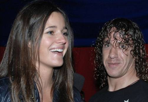 Mensajes entre Carles Puyol y Malena Costa por Twitter