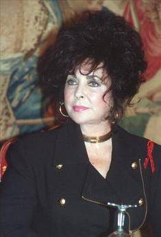 Elizabeth Taylor es llevada a un hospital por problemas cardíacos