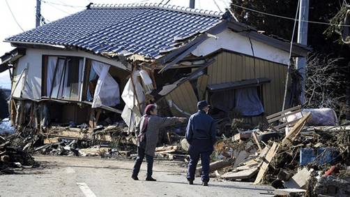 Terremoto Japón: Rescatistas japoneses buscan víctimas atrapadas entre la devastación