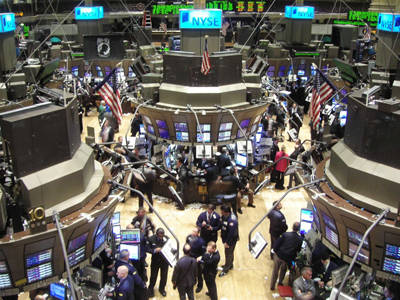 Wall Street abre a la baja por materias primas y energía