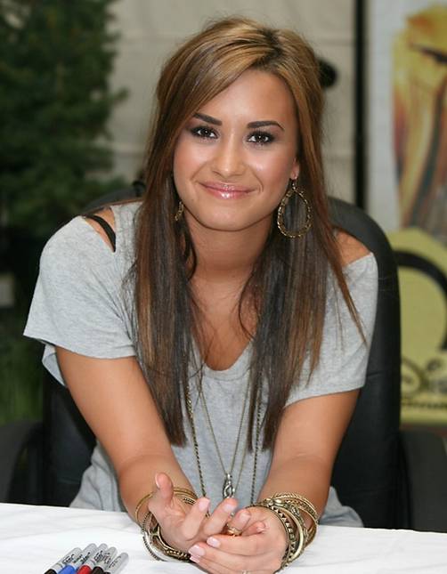 Tweet del mensaje enviado por Demi Lovato a Ashley Greene alborota Twitter