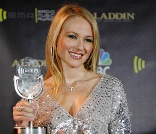 Jewel, embarazada de cuatro meses, sufrió accidente de tránsito