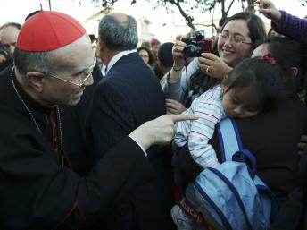 Vaticano: Bertone relaciona la pedofilia con la homosexualidad