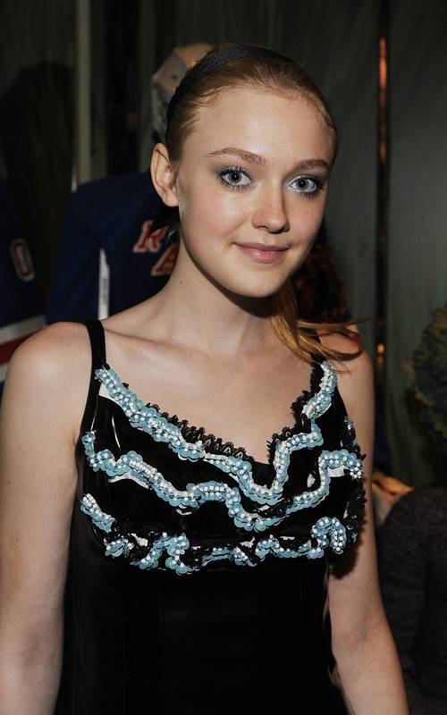 Dakota Fanning estuvo presente en la Noche de la Moda en Nueva York