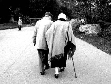Caminar ayuda a los mayores a gozar de una mente veinteañera