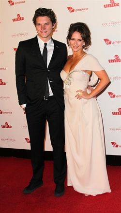Jennifer Love Hewitt y Alex Beh confirman su relación ante los medios