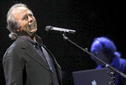 Joan Manuel Serrat dió un concierto en el hospital pediátrico de Buenos Aires