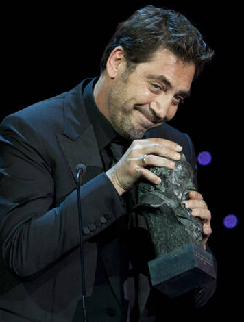 Javier Bardem le dedica Goya a Penélope Cruz y a su hijo