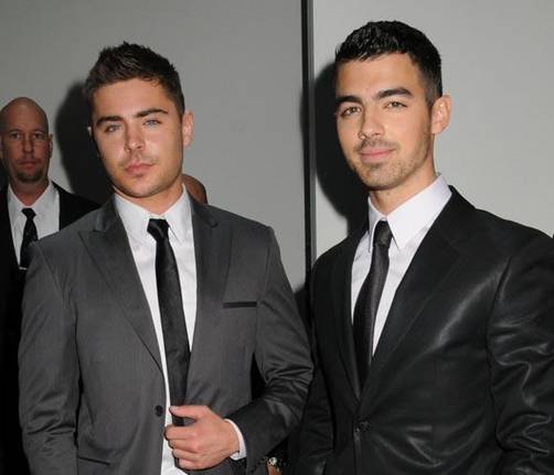 Zac Efron y Joe Jonas en desfile de Calvin Klein