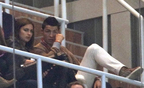 Cristiano Ronaldo e Irina Shayk muy cariñosos en el encuentro entre el Real Madrid y el Hércules