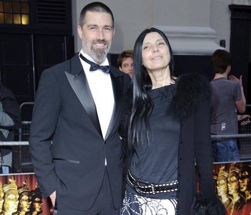 Matthew Fox junto a su esposa en los premios Laurence Olivier