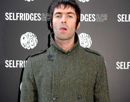 Liam Gallagher se disculpa con París