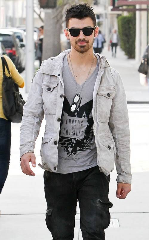 Joe Jonas  de paseo por Beverly Hills