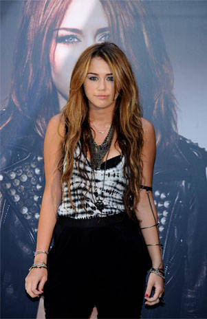 Fortuna de Miley Cyrus se acerca a los mil millones de dólares