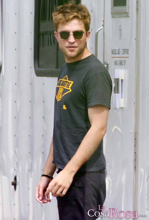 Robert Pattinson y Kristen Stewart se muestran muy cariñosos en Montreal