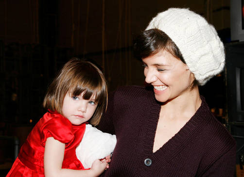 Suri Cruise le elige el maquillaje a Katie Holmes