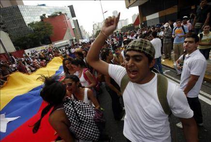 Universitarios venezolanos antichavistas exigen al gobierno mayor presupuesto