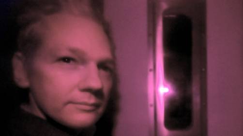 El fundador de WikiLeaks obtiene la libertad bajo fianza