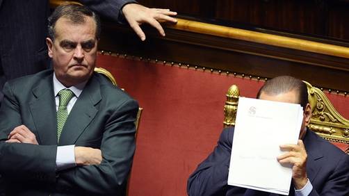 Silvio Berlusconi logra la confianza del Congreso y del Senado