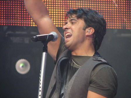 Luis Fonsi pone a bailar a los Neoyorquinos