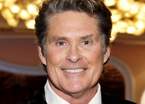 David Hasselhoff todo un casanova, tiene dos novias