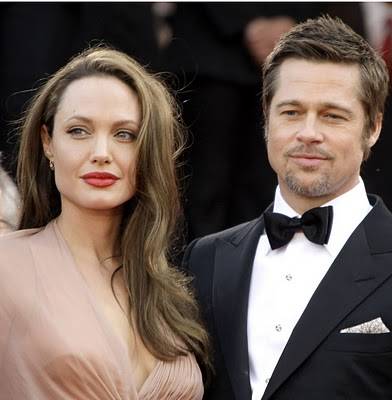 Brad Pitt debe fumar a escondidas de Angelina