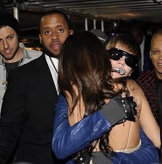 Fotos: Justin Bieber recibe el consuelo de Selena Gómez la noche de los Grammy