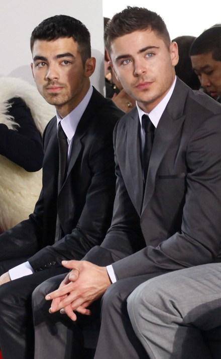 Fotos: Joe Jonas y Zac Efron asisten al desfile de Calvin Klein
