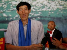 Falleció He Pingping; el hombre más bajo del mundo