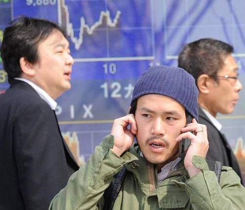 Bolsa de Tokio sufre tercer mayor desplome de su historia