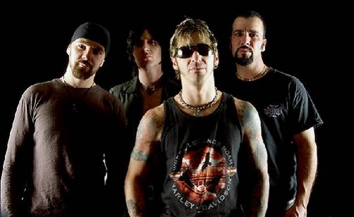 Godsmack plantó a Iron Maiden