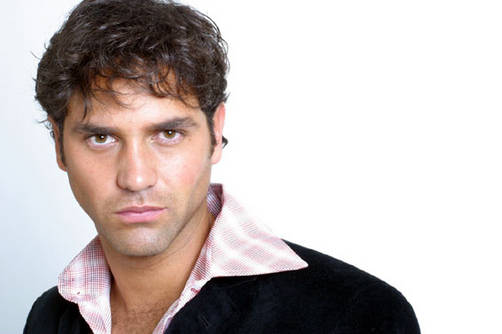 en sus páginas que Valentino Lanús, protagonista de 'Llena de amor', en sus páginas que Valentino Lanús, protagonista de 'Llena de amor',