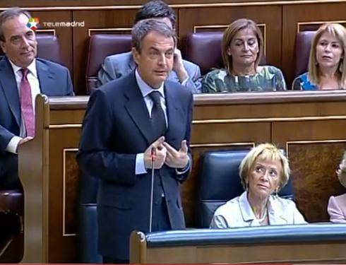 Zapatero y Rajoy: Un duro debate en las Cortes Zapatero y Rajoy: Un duro debate en las Cortes