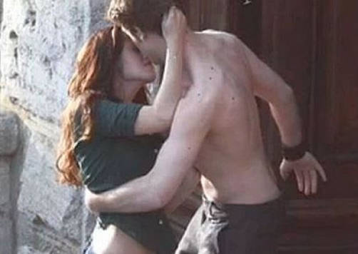 Robert Pattinson y Kristen Stewart son captados muy cariñosos