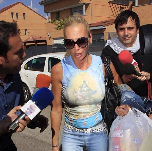 Belén Esteban vuelve al trabajo con una entrevista 'especial' en el Deluxe