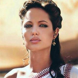 Angelina Jolie como 'Cleopatra' con James Cameron como director, nuevo rumor