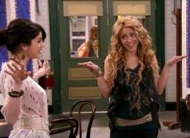 Vídeo: Selena Gómez junto a Shakira en los 'Hechiceros de Waverly Place'