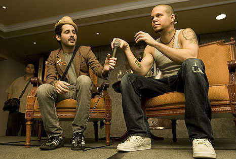 Calle 13: Somos una banda alternativa que fusiona muchas cosas