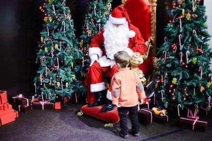 Un arzobispo argentino revela a los niños que Papá Noel son los padres