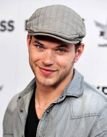 Kellan Lutz en acto de caridad Kellan Lutz en acto de caridad