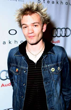 Vocalista de Sum 41 se recupera tras ser atacado en Japón