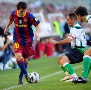 Los gestos de Lionel Messi ante el Panathinaikos no son apreciados por el defensa Boumsong