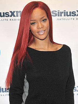 Rihanna estrena impactante look