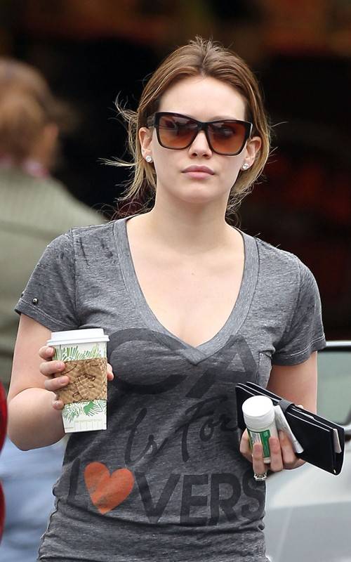 Hilary Duff camino a sus clases de pilates