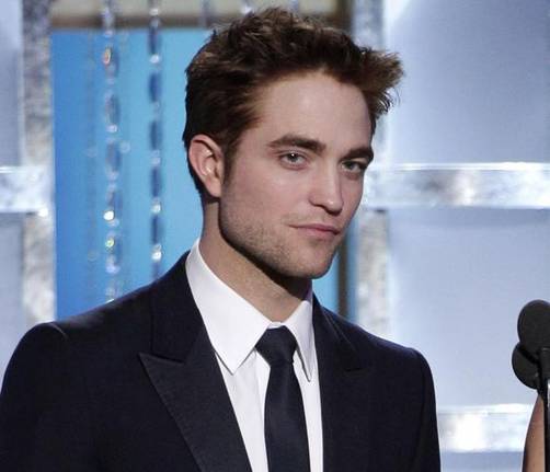 Robert Pattinson tiñe de rojo los Golden Globe