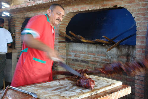 Venezolanos prefieren 'la carne en vara' para sus domingos familiares