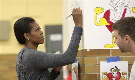 Michelle Obama festeja su cumpleaños prestando servicio social