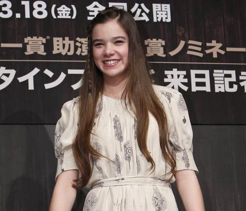 Hailee Steinfeld promociona filme en Japón